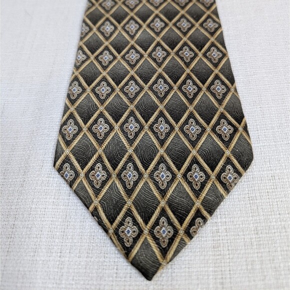 Roundtree & Yorke 100% Silk Green Gold Geometric Floral Necktie Handmade In USA - Picture 7 of 8
